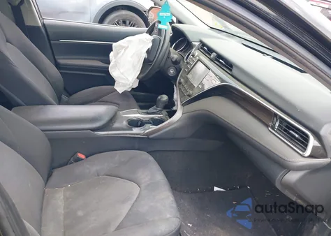 2018 Toyota Camry Le из США, поврежденный, VIN 4T1B11HK5JU023412